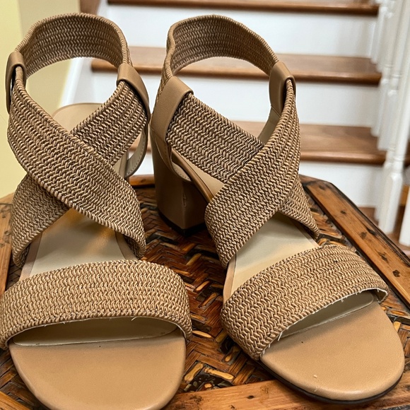 Unisa Women Stretch Strap Slipon. Block Heel Sandal Size 8.5 - Picture 9 of 12